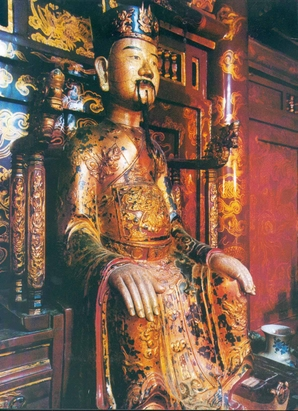 Dinh Bo Linh Statue in King Dinh Temple