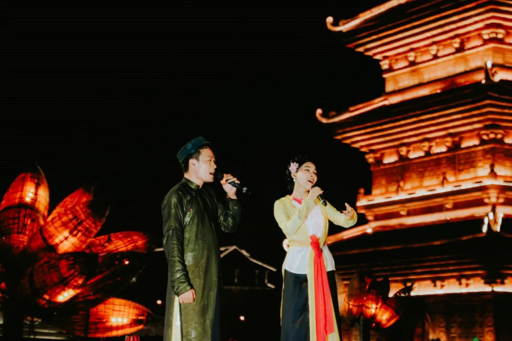 performing Ky Lan Thi Ca at Ky Lan Lake