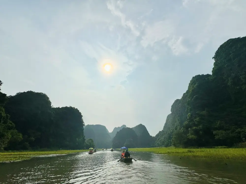 Tourist sailing boat along the Tam Coc rice field