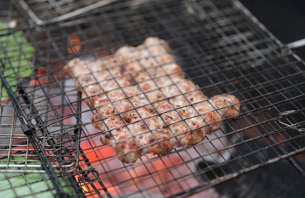 grilling meat