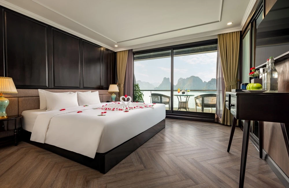 Cruise cabin