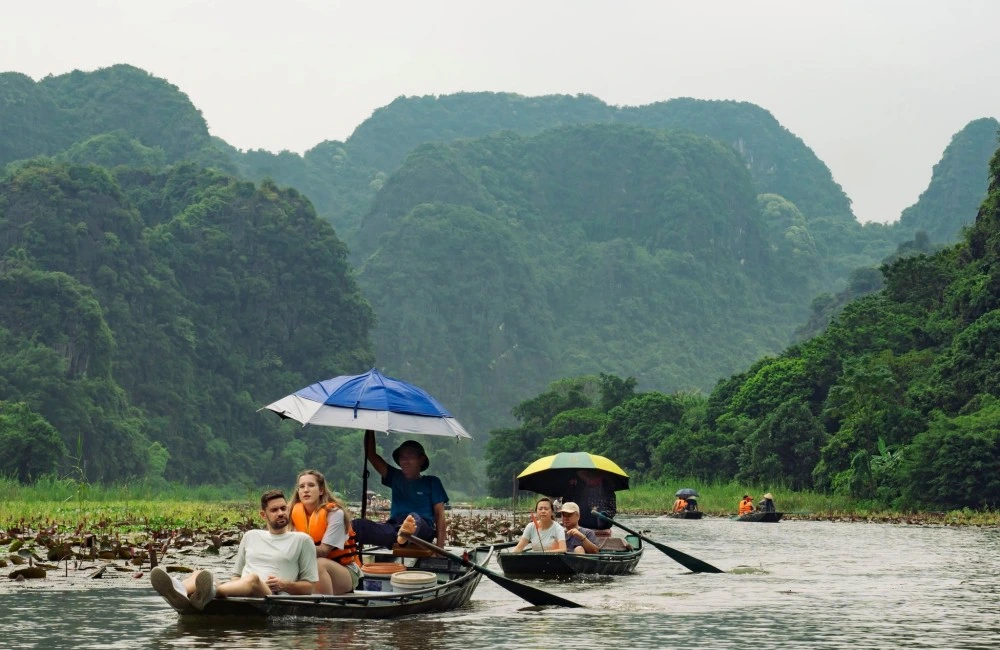 Sailing along Tam Coc