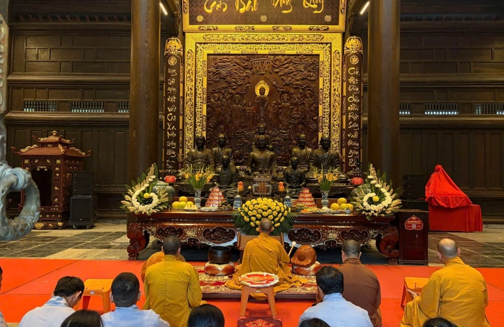 Monks praying infront of Budha statues